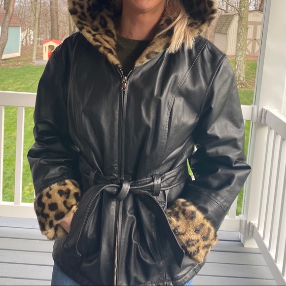 Wilsons Leather Jackets & Blazers - Wilson’s Black Leather Jacket w faux fur- Medium